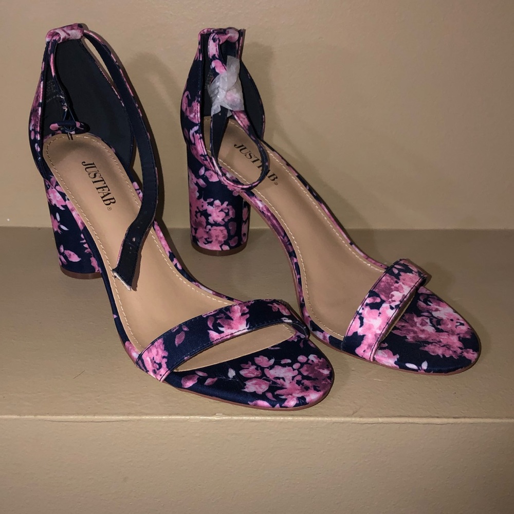 NEW Floral Heels🌸